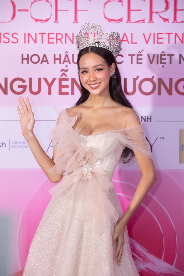 Phương Nhi chính thức trở thành Miss International Vietnam 2023: Dàn mỹ nhân đến ủng hộ, Thảo Nhi Lê xuất hiện gây sốt - Ảnh 11.