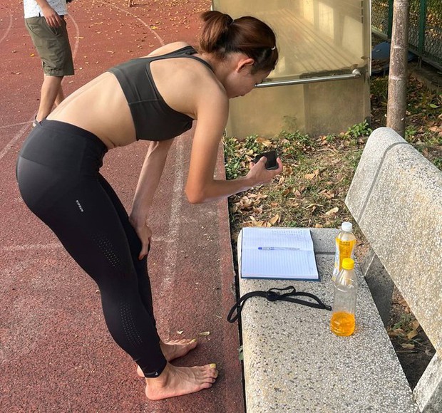 Hành động nhỏ nhưng thể hiện tinh thần tập luyện vô cùng nghiêm túc của siêu nhân Nguyễn Thị Oanh - Ảnh 1.