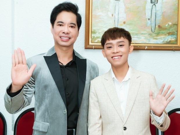 Cuộc sống của Hồ Văn Cường và 3 con gái nuôi theo nghệ thuật sau khi Phi Nhung ra đi