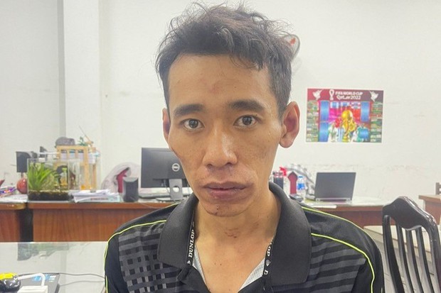 Bắt giữ tên cướp giật dây chuyền khiến người phụ nữ ngơ ngác nhìn theo - Ảnh 1. Bắt giữ tên cướp giật dây chuyền khiến người phụ nữ ngơ ngác nhìn theo - Ảnh 1.