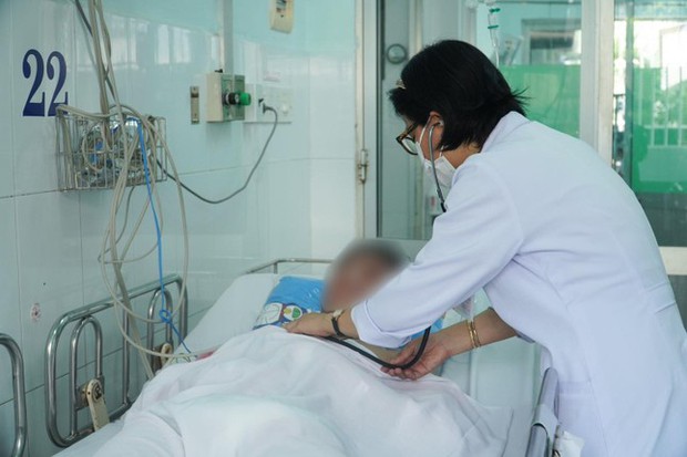 Người đàn ông nguy kịch vì ăn ve sầu tưởng đông trùng hạ thảo - Ảnh 1. Người đàn ông nguy kịch vì ăn ve sầu tưởng đông trùng hạ thảo - Ảnh 1.