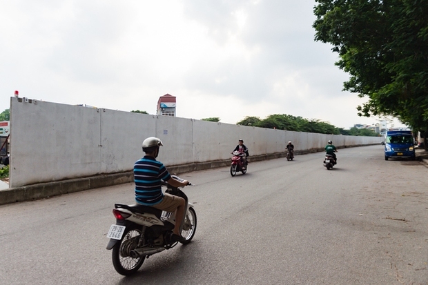 Hà Nội: Tường rào bê tông bất thường cản trở giao thông tại khu vực đường Vành đai 2,5 - Ảnh 11.