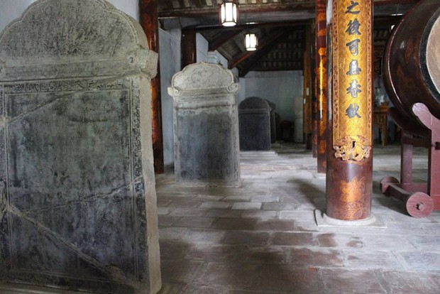 Khách Tây tò mò tìm đến địa điểm trên bức ảnh cổ: Cũng là Văn Miếu nhưng không phải ở Hà Nội - Ảnh 8.