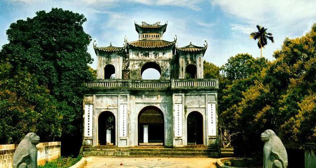Khách Tây tò mò tìm đến địa điểm trên bức ảnh cổ: Cũng là Văn Miếu nhưng không phải ở Hà Nội - Ảnh 4.