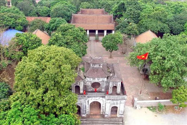 Khách Tây tò mò tìm đến địa điểm trên bức ảnh cổ: Cũng là Văn Miếu nhưng không phải ở Hà Nội - Ảnh 3.