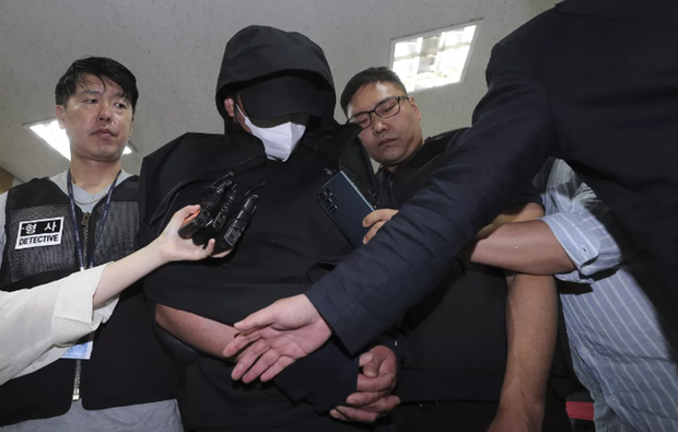 Tòa án Hàn Quốc phát lệnh bắt giữ người mở cửa thoát hiểm máy bay giữa không trung - Ảnh 1.