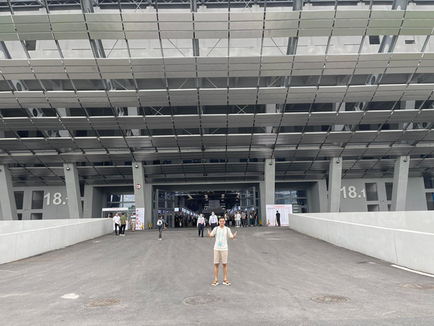 Cùng đi Trung Quốc nhưng lại trái ngược như Chi Pu - PewPew: người check-in sang chảnh, người ăn thịt chấm đường vỉa hè - Ảnh 9. Cùng đi Trung Quốc nhưng lại trái ngược như Chi Pu - PewPew: người check-in sang chảnh, người ăn thịt chấm đường vỉa hè - Ảnh 9.