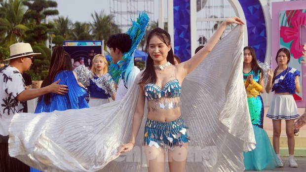 Du khách về biển Đồ Sơn tăng đột biến, nhà nghỉ cháy phòng dịp nghỉ lễ - Ảnh 3. Du khách về biển Đồ Sơn tăng đột biến, nhà nghỉ cháy phòng dịp nghỉ lễ - Ảnh 3.