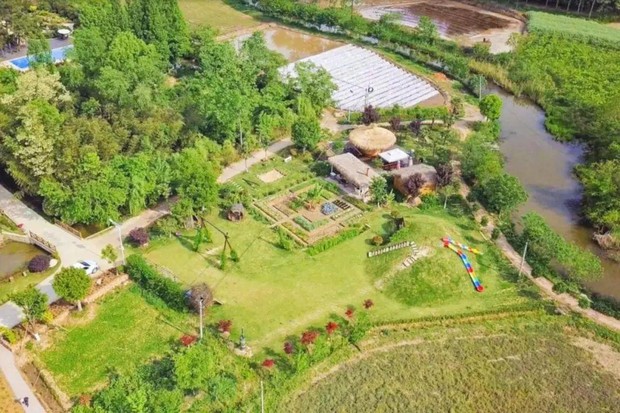 Kiếm đủ tiền, cựu giám đốc công nghệ của Tencent từ chức về quê mua 133.000m2 đất làm trang trại sống ẩn dật, mất 3 năm mới xây dựng thành công - Ảnh 2.