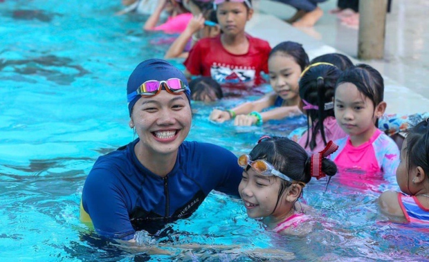 Ánh Viên dạy bơi miễn phí, làm đại sứ chương trình chống đuối nước cho trẻ em - Ảnh 1.