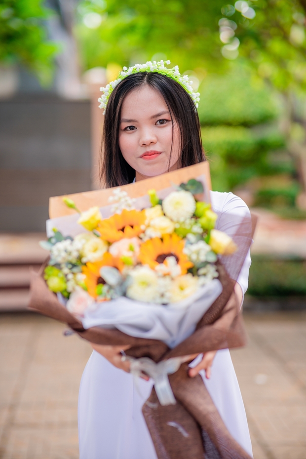 Vượt qua nỗi buồn thi trượt trường chuyên, nữ sinh Bà Rịa - Vũng Tàu quyết tâm học tập, 3 năm sau đạt học bổng lớn - Ảnh 2.