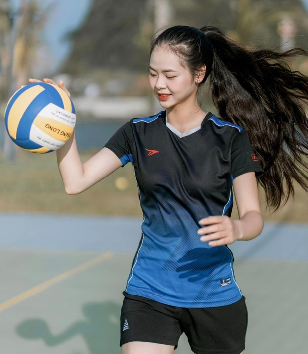 Cô nàng bóng chuyền nóng bỏng tham gia Hoa hậu thế giới Việt Nam 2023