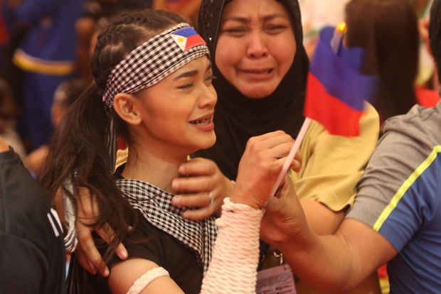 Hạ đối thủ Campuchia, võ sĩ Philippines nức nở: Tôi không nghĩ mình thắng được chủ nhà - Ảnh 2.