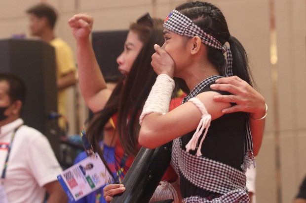 Hạ đối thủ Campuchia, võ sĩ Philippines nức nở: Tôi không nghĩ mình thắng được chủ nhà - Ảnh 1.