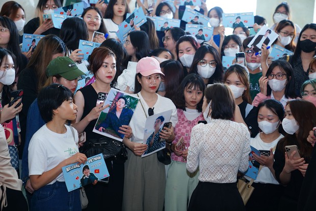 Jung Hae In đổ bộ sự kiện ở Hà Nội: Mặt đẹp như tượng tạc chấp đèn flash, đúng là tình màn ảnh của Jisoo! - Ảnh 12.