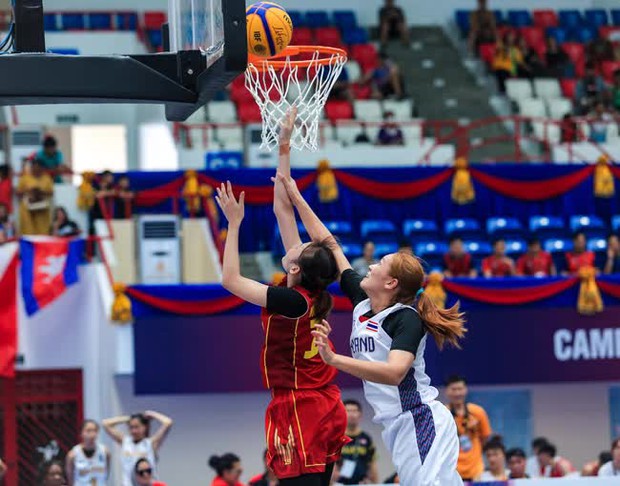 Cặp song sinh Việt kiều vỡ òa cảm xúc khi bóng rổ Việt Nam tạo địa chấn trước Thái Lan, trả món nợ từ SEA Games 31 - Ảnh 10.