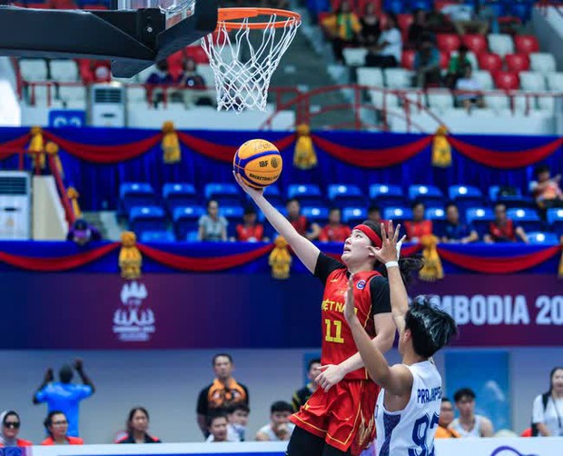 Cặp song sinh Việt kiều vỡ òa cảm xúc khi bóng rổ Việt Nam tạo địa chấn trước Thái Lan, trả món nợ từ SEA Games 31 - Ảnh 5.
