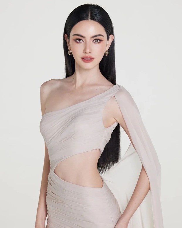 Mai Davika bất ngờ khoe vẻ sexy đốt mắt người đối diện sau khi bị nhận