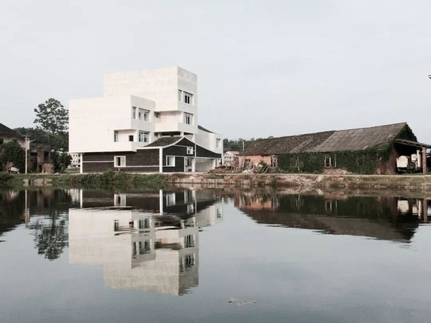 3 anh em góp tiền xây biệt thự 560m2 báo hiếu cha mẹ: Tổng chi phí hết gần 3 tỷ đồng, là mái ấm tiện nghi cho gia đình 4 thế hệ - Ảnh 1.