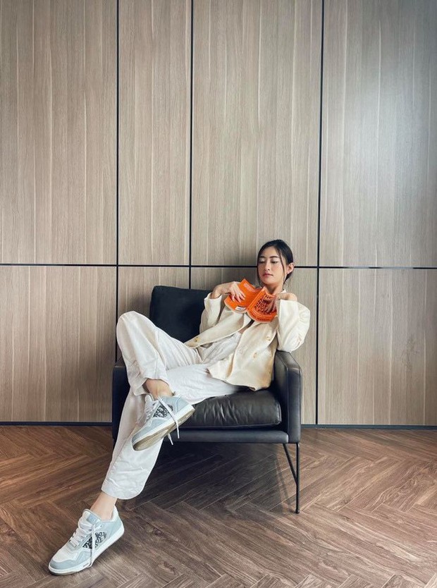 Bên trong penthouse 21 tỷ của Lương Thùy Linh: Sang chảnh từng centimet, nhìn riêng góc bếp đủ biết độ giàu của chủ nhân - Ảnh 1. Bên trong penthouse 21 tỷ của Lương Thùy Linh: Sang chảnh từng centimet, nhìn riêng góc bếp đủ biết độ giàu của chủ nhân - Ảnh 1.