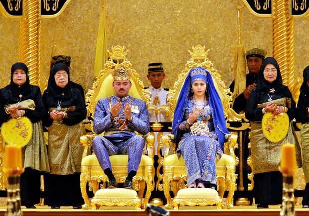 Nàng dâu đẹp tựa tiên nữ của Hoàng gia Brunei: Từ thường dân bỗng thành vợ Thái tử sau đám cưới 5,7 triệu đô - Ảnh 2. Nàng dâu đẹp tựa tiên nữ của Hoàng gia Brunei: Từ thường dân bỗng thành vợ Thái tử sau đám cưới 5,7 triệu đô - Ảnh 2.