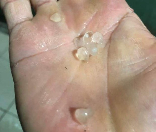 TPHCM, Đồng Nai, Bình Dương: Nhiều nơi mưa đá, đường phố thành sông - Ảnh 5. TPHCM, Đồng Nai, Bình Dương: Nhiều nơi mưa đá, đường phố thành sông - Ảnh 5.