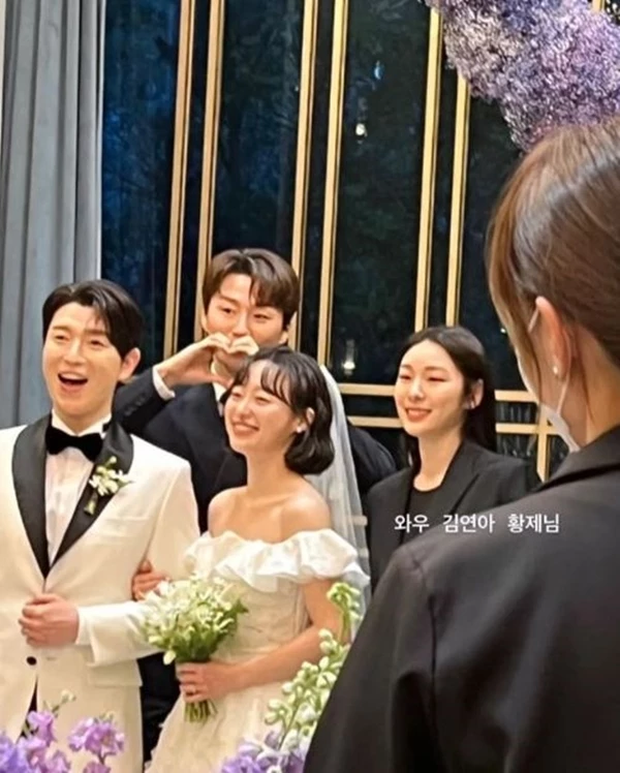 Nữ hoàng sân băng Kim Yuna lộ diện qua ảnh cam thường tại đám cưới, nhan sắc ra sao? - Ảnh 2.