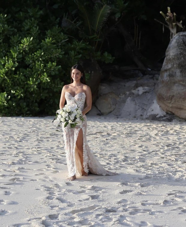 Hoa hậu Hoàn vũ Pia Wurtzbach đi chân trần trong lễ cưới - Ảnh 7.