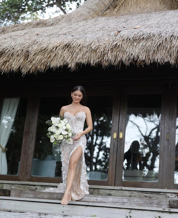 Hoa hậu Hoàn vũ Pia Wurtzbach đi chân trần trong lễ cưới - Ảnh 6. Hoa hậu Hoàn vũ Pia Wurtzbach đi chân trần trong lễ cưới - Ảnh 6.