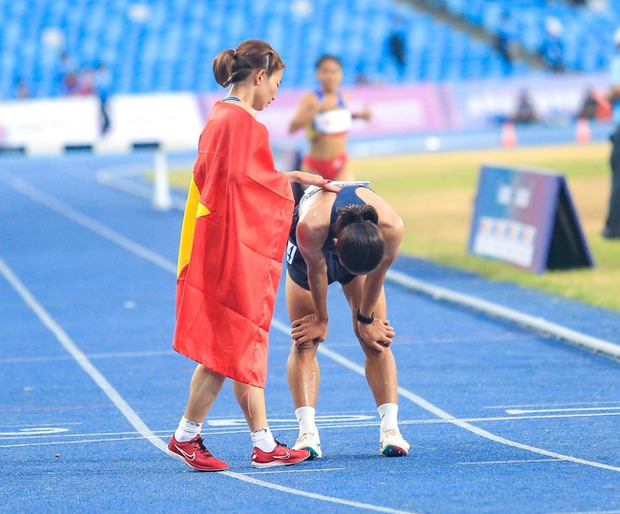 Nữ hoàng điền kinh Nguyễn Thị Oanh tạo ra thành tích phi thường dù phải thi hai nội dung liên tiếp - Ảnh 7. Nữ hoàng điền kinh Nguyễn Thị Oanh tạo ra thành tích phi thường dù phải thi hai nội dung liên tiếp - Ảnh 7.