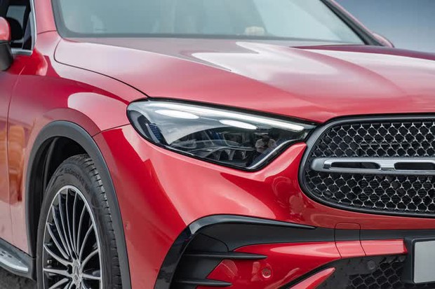 Tôi ngồi thử 2 bản Mercedes GLC 2023 vừa ra mắt Việt Nam: Cách âm tốt hơn hẳn bản cũ, có chi tiết rất hay với giá cao nhất 2,8 tỷ đồng - Ảnh 3.