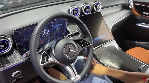 Mua Mercedes GLC 300 hay lấy bản base tiết kiệm 500 triệu đồng, bảng so sánh chi tiết này sẽ giúp bạn lựa chọn dễ dàng hơn - Ảnh 6.