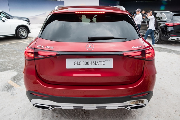 Tôi ngồi thử 2 bản Mercedes GLC 2023 vừa ra mắt Việt Nam: Cách âm tốt hơn hẳn bản cũ, có chi tiết rất hay với giá cao nhất 2,8 tỷ đồng - Ảnh 15.