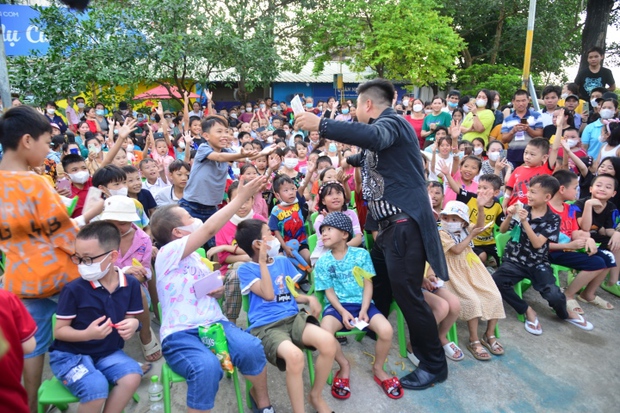 Người mẹ bật khóc lâu lắm mới thấy nụ cười hạnh phúc của chiến binh đầu trọc - Ảnh 3.