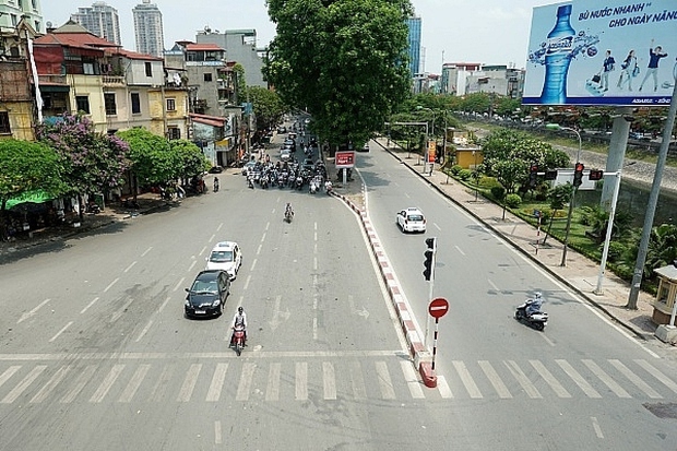 Đèn đỏ dưới bóng râm, tiền phạt 400 nghìn đồng đang chờ đón bạn!