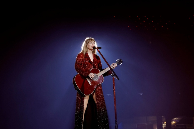 Ngắm những trang phục lộng lẫy của Taylor Swift tại The Eras Tour - Ảnh 6.