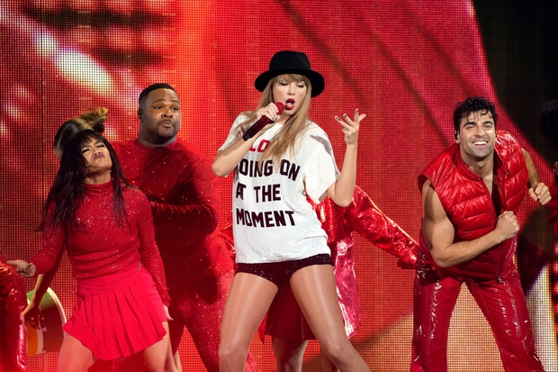 Ngắm những trang phục lộng lẫy của Taylor Swift tại The Eras Tour - Ảnh 5.