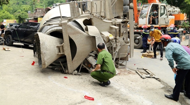 Người vợ mang thai qua đời trong vụ tai nạn giữa xe bồn và xe máy tại Lào Cai