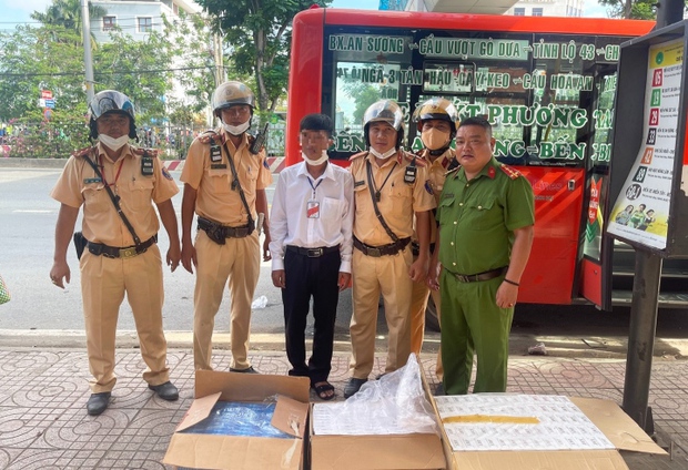 Vận chuyển thuốc lá lậu: Phương Trang bị công an TPHCM bắt giữ xe buýt