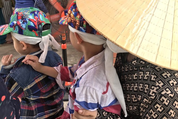 Đứa trẻ mồ côi nghẹn ngào sau cơn cuồng ghen của cha!