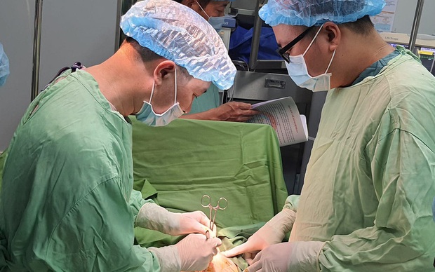 Bé gái phải cắt bỏ 1m ruột non do thoát vị, không thể tin được!