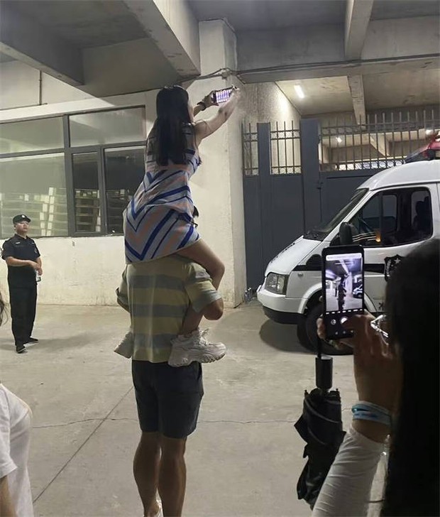 NHM Trung Quốc quá đam mê, đối thủ của Messi và đồng đội gặp khó trước sức ép từ fan hâm mộ