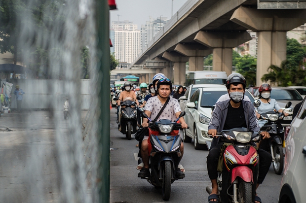 Kinh hoàng tắc đường vì công trình 'Lô cốt' dài 60m trên đường Nguyễn Trãi