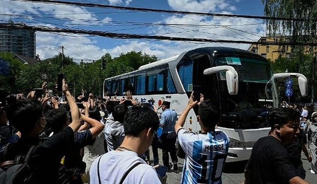 NHM Trung Quốc quá đam mê, đối thủ của Messi và đồng đội gặp khó trước sức ép từ fan hâm mộ