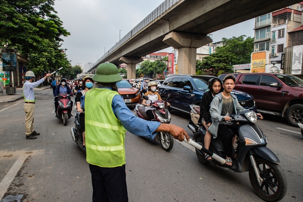 Kinh hoàng tắc đường vì công trình 'Lô cốt' dài 60m trên đường Nguyễn Trãi