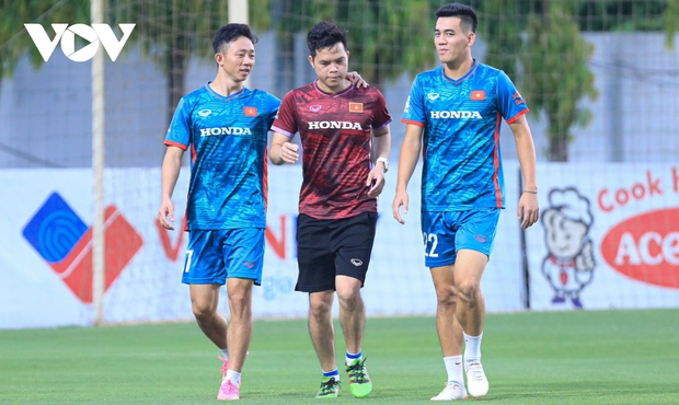 Lý do Tiến Linh vắng mặt trận đấu Hong Kong hé lộ trong buổi tập đầu của Văn Toàn