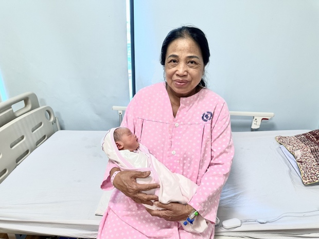 Người phụ nữ 60 tuổi sinh con khoẻ mạnh - Ảnh 1. Người phụ nữ 60 tuổi sinh con khoẻ mạnh - Ảnh 1.
