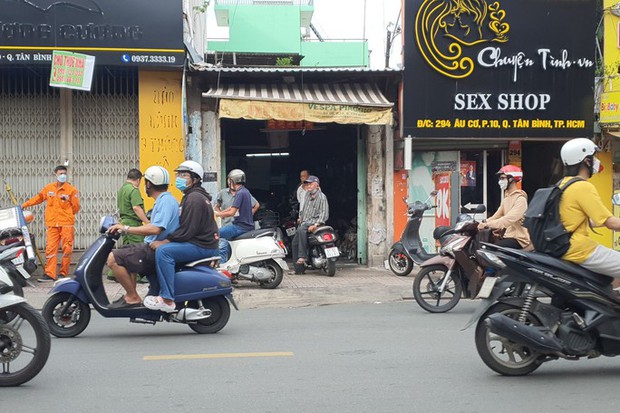 Kinh hoàng vụ điện giật khiến 2 người tử vong tại Tân Bình