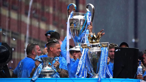 Ký ức lễ diễu hành đầy cảm xúc của Man City