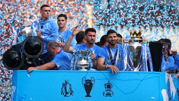 Ký ức lễ diễu hành đầy cảm xúc của Man City